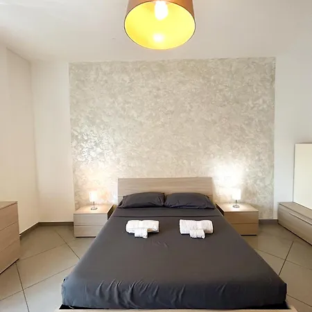 アパート Modernita E Comfort 150mq Penthouse 3 Bedr ベルガモ