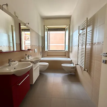 アパート Modernita E Comfort 150mq Penthouse 3 Bedr ベルガモ